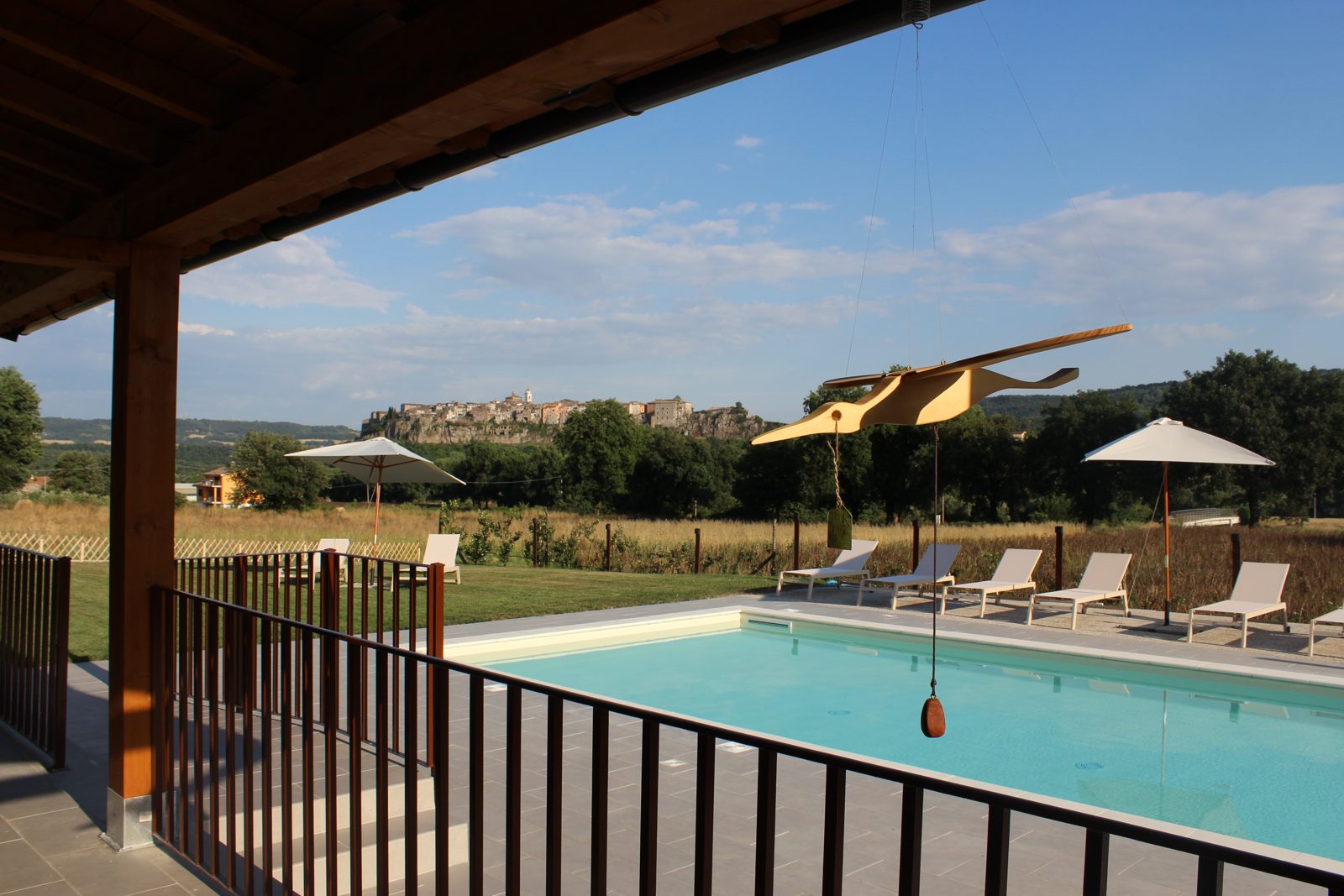 Piscina con vista sulle colline